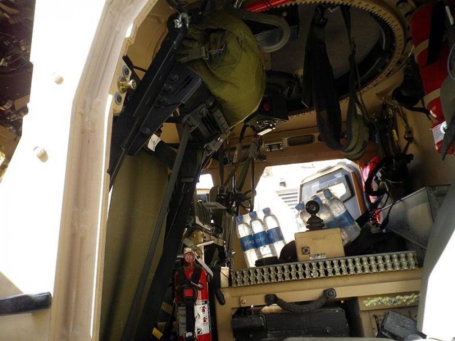 Интерьер Oshkosh M-ATV 2009 года  (фото 291 из 676)